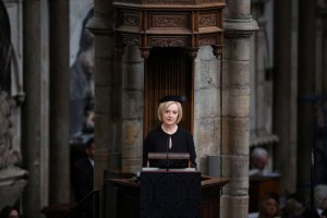Primera ministra Truss evoca el Evangelio de Juan durante funeral de Isabel II