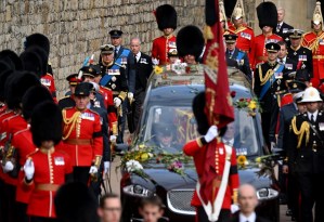 Tras ser despedida con honores, Isabel II descansa en Windsor