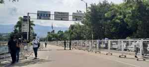 Todo listo para el paso de los primeros camiones con mercancía por la frontera entre Colombia y Venezuela (VIDEO)