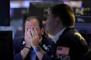 Wall Street cayó a su valor más bajo en 2022, arrastrado por el desplome de la libra esterlina