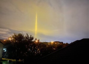 La inquietante “pared de luz” que se asomó en varias ciudades rusas: ¿Arma láser o fenómeno natural? (Fotos)