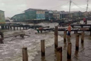 Paso de onda tropical por Zulia ocasionó alto oleaje en el Lago de Maracaibo e inundaciones en el municipio Baralt