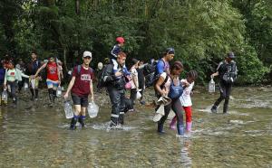 Más de 40 mil niños cruzaron por la selva del Darién, dice la defensoría colombiana