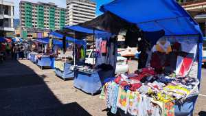 Muchos vendedores y pocos compradores en pre-temporada decembrina en San Cristóbal
