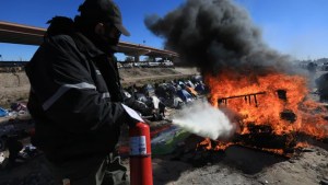 Juárez police in riot gear evict ‘Little Venezuela’ migrants in camp along Rio Grande