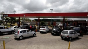 Zulianos hartos de que las estaciones integrales de gasolina funcionen “a medias”