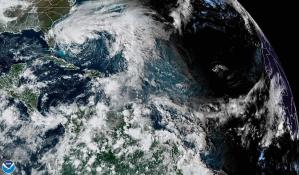Florida espera a la tormenta tropical Nicole con órdenes de evacuación y apertura de refugios