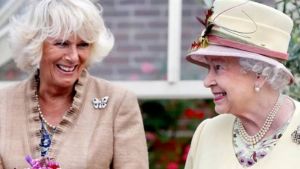 Camilla Parker presume su primera corona de reina que heredó de Isabel II (FOTO)