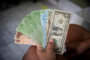 Dólar del BCV no detiene su escalada y sobrepasa los 23 bolívares