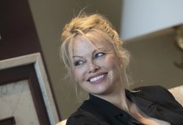 Aunque sólo duró 12 días casada… Pamela Anderson recibirá herencia de 10 millones de dólares de su ex esposo