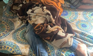 Hallaron a un niño de 11 años encadenado a su cama en Colombia