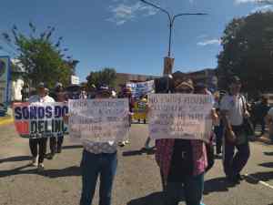 Sindicatos y gremios de Mérida reclaman salarios dignos frente a la Defensoría del Pueblo