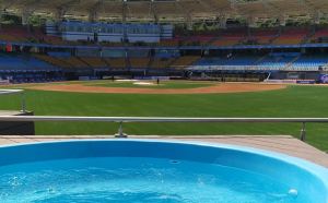 ¿Pa’ los enchufados? Estadio de La Guaira tiene jacuzzis climatizados en las gradas (Video)