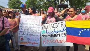 Docentes tachirenses tienen que limpiar casas, vender empanadas o “lo que sea” para subsistir