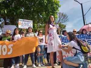 Mujeres marcharon por las calles de Mérida exigiendo justicia para víctimas de femicidios y abuso sexual