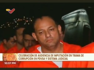 La FOTO del exdiputado chavista Hugbel Roa con traje naranja y esposado