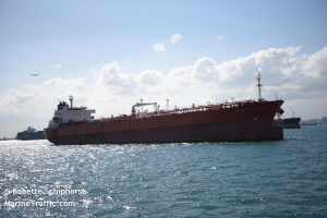 Tanquero fletado por Chevron colisionó en altamar con buque sancionado de Pdvsa
