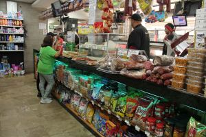 Consumidores en Venezuela echan sus cuentos: Así resuelven la compra de proteínas