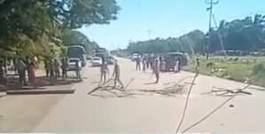 Yukpas ponen alcabalas, agreden a conductores e impiden el paso de alimentos por la Troncal 6 en Zulia