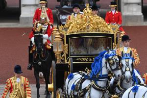 EN IMÁGENES: La “procesión del rey” Carlos III desde el Palacio de Buckingham hasta la Abadía de Westminster