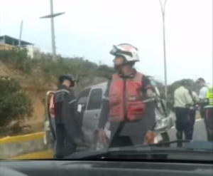 Autobuses Yutong “rojitos” chocaron y destrozaron otros dos vehículos en La Guaira este #15May (Video)