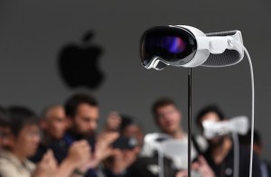 Apple entró al metaverso con un costoso casco de realidad virtual aumentada