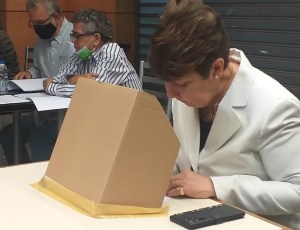 Rectora Cecilia García Arocha votó en las elecciones de la UCV este #9Jun