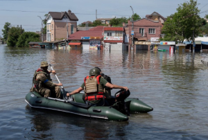 Las inundaciones por la presa de Kajovka dejan las primeras muertes y Ucrania pide ayuda