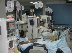 Pacientes renales en alto riesgo ante el déficit de máquinas en unidades de diálisis en Barquisimeto