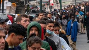 Qué significa para los venezolanos la concesión de permisos de trabajo y qué tiene que ver la crisis migratoria de Nueva York