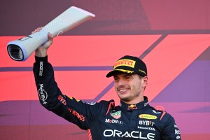 Verstappen arrasa en Japón y acaricia su tercer título