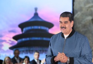 Maduro continúa su viajecito a China y llega a Pekín