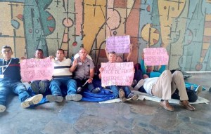 Rematar la casa para vivir, la inesperada ruina de los jubilados petroleros en Venezuela