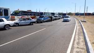 Transportistas de Paraguaná pernoctan en cola y no reciben combustible que necesitan para cubrir rutas