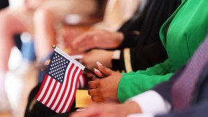Facilitan a inmigrantes revisión de casos sobre green card de petición familiar