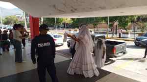 “La Llorona” prostestó frente a Corpoelec en Táchira porque el servicio va “de espanto” (FOTOS)