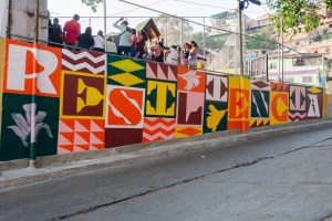 Proyecto Pinta Futuro llenó de colores al sector San Blas en Petare